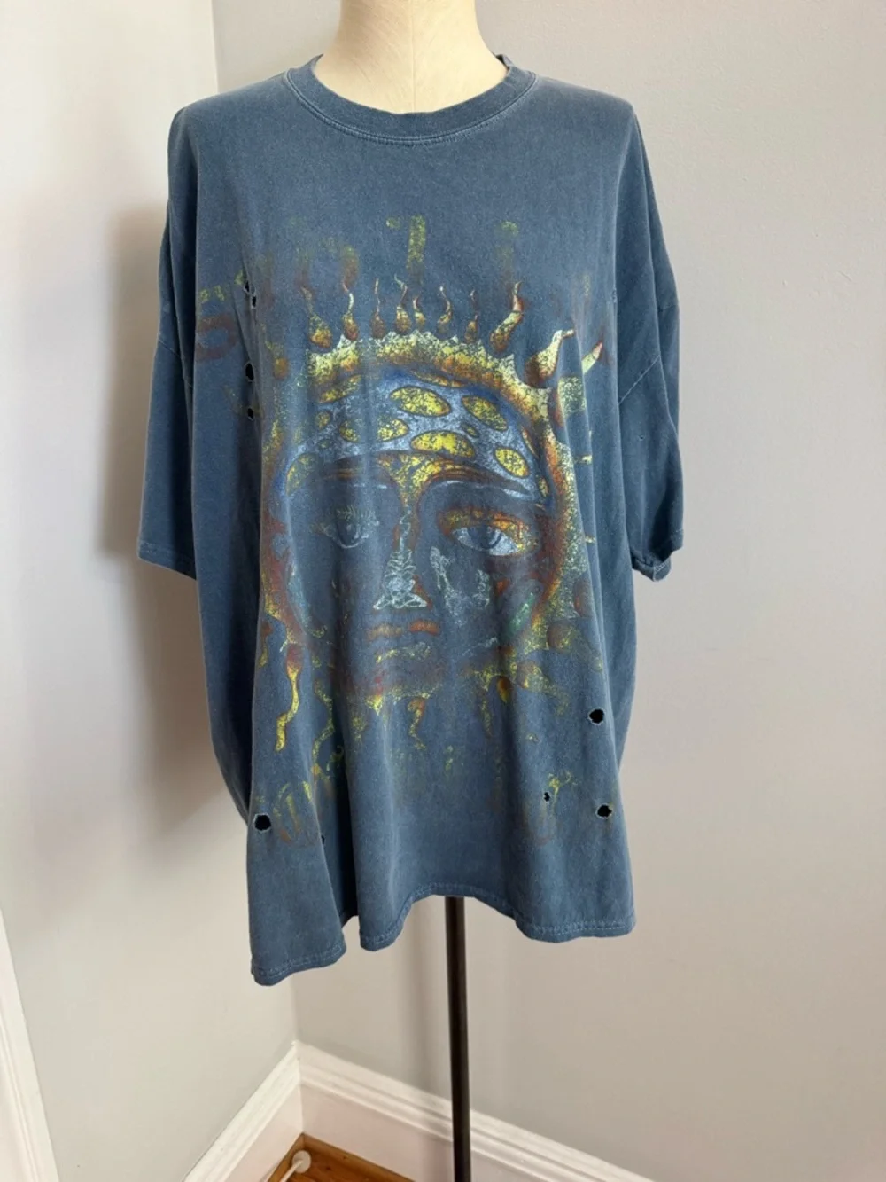 Vintage-Style Sublime Blue Short Sleeve Tee with Sun Graphic - Picture 1 of 3